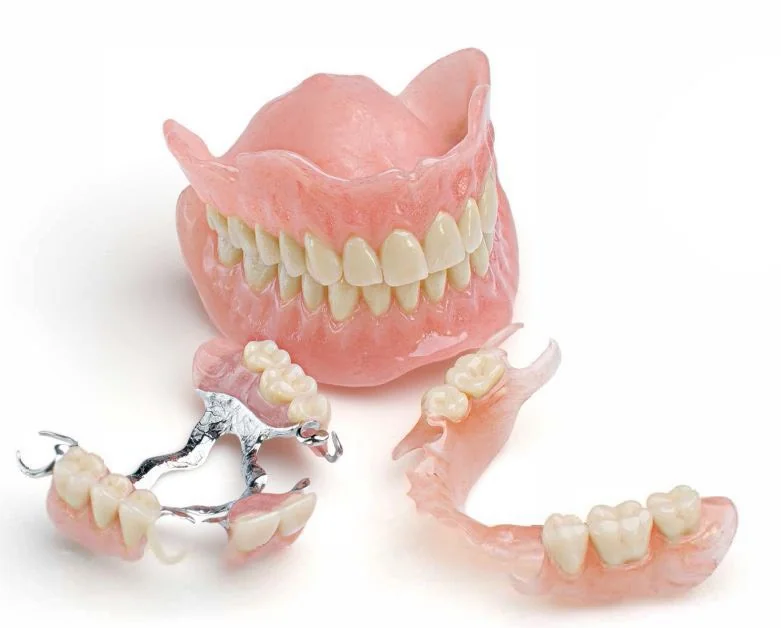 ฟันปลอมถอดได้ (Removable Dentures)